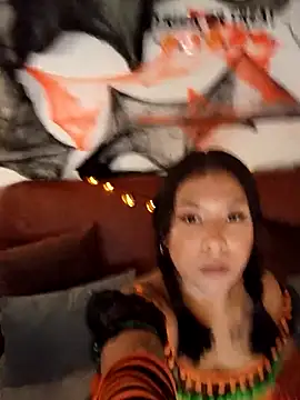 Snapshot of little_susie chatting on October 31, 9:21 am little susie online show from October 31, 9:21 am