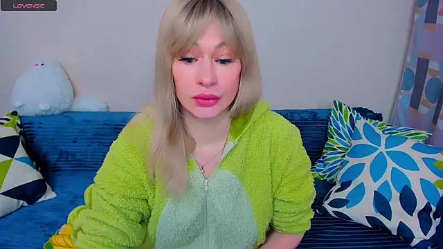 EllenMoore online show from March 28, 3:06 am