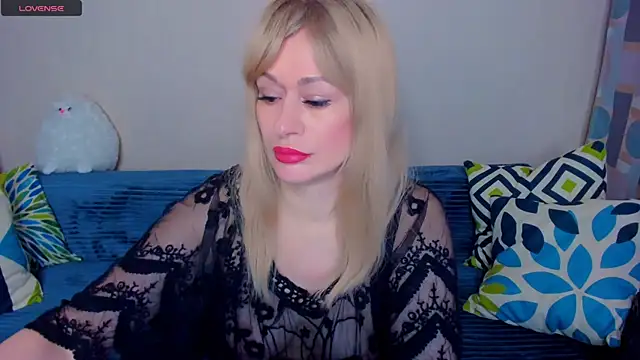 EllenMoore online show from April 24, 3:09 am