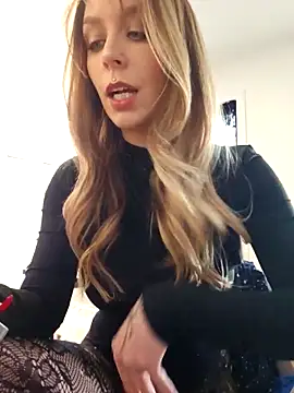 LilyOrion online show from February 12, 6:25 pm