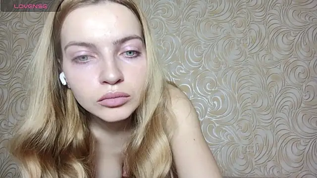 Snapshot of JuiliOnesunray chatting on January 17, 3:01 am JuiliOnesunray online show from January 17, 3:01 am