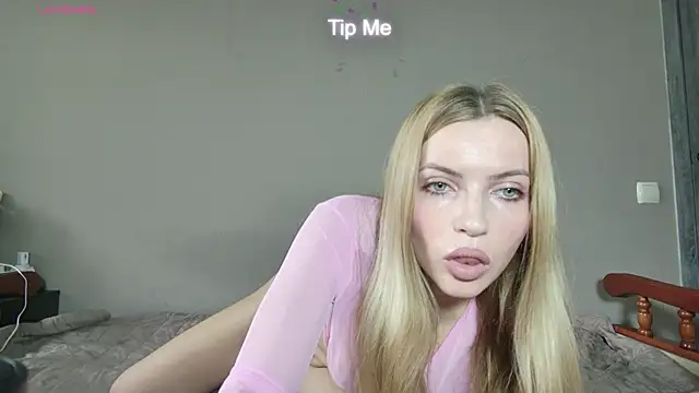 Snapshot of JuiliOnesunray chatting on November 15, 6:33 am JuiliOnesunray online show from November 15, 6:33 am