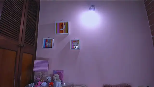 Snapshot of AbrilRussell chatting on June 7, 7:23 am AbrilRussell online show from June 7, 7:23 am