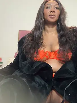 Snapshot of Bootyliciouse21X chatting on May 22, 6:20 am Bootyliciouse21X online show from May 22, 6:20 am