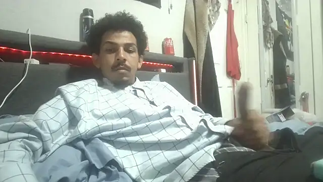 Snapshot of bigdickjojo69 chatting on May 4, 10:06 pm bigdickjojo69 online show from May 4, 10:06 pm