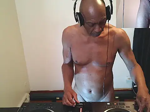 longdick4you8686 online show from April 11, 12:26 am