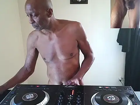 longdick4you8686 online show from June 20, 8:33 pm