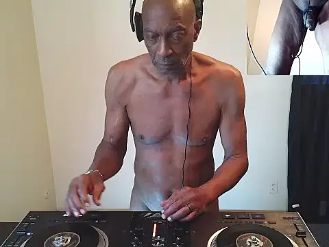 longdick4you8686 online show from July 14, 10:59 pm