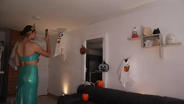  Vahos  online show from October 30, 5:13 pm