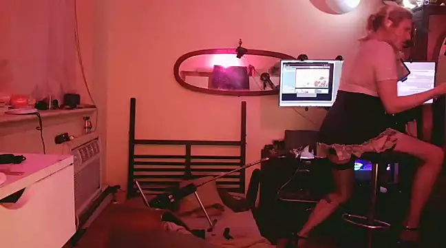 Snapshot of Mikela_Alexa chatting on January 14, 3:32 am Mikela Alexa online show from January 14, 3:32 am