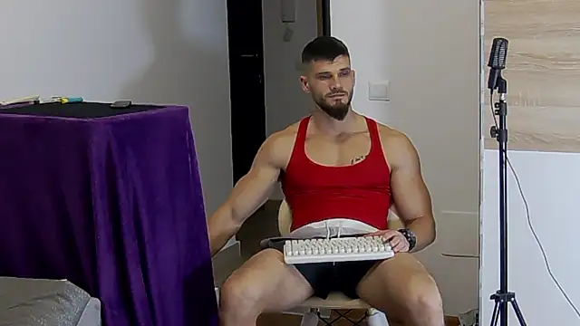 Snapshot of MauroTwin chatting on January 15, 7:44 pm MauroTwin online show from January 15, 7:44 pm