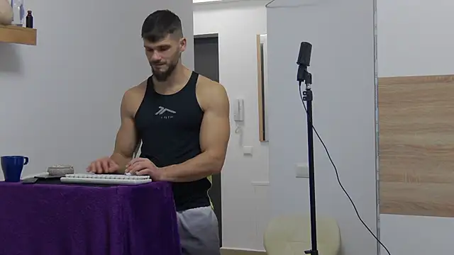 Snapshot of MauroTwin chatting on January 16, 5:12 pm MauroTwin online show from January 16, 5:12 pm