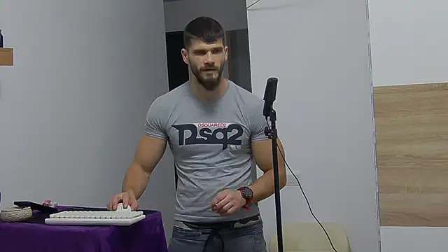 Snapshot of MauroTwin chatting on February 1, 6:19 pm MauroTwin online show from February 1, 6:19 pm