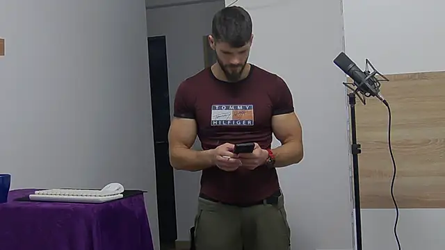 Snapshot of MauroTwin chatting on February 5, 5:42 pm MauroTwin online show from February 5, 5:42 pm