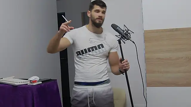 Snapshot of MauroTwin chatting on February 8, 4:57 pm MauroTwin online show from February 8, 4:57 pm