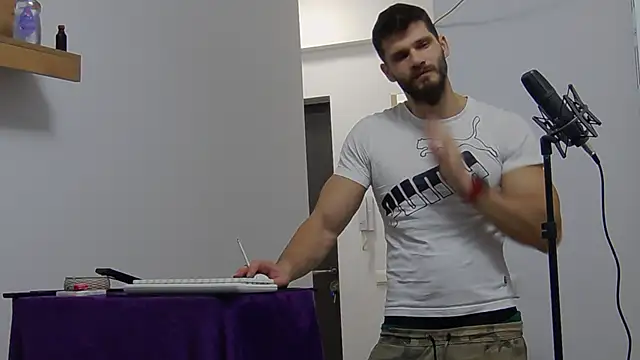 Snapshot of MauroTwin chatting on February 9, 5:33 pm MauroTwin online show from February 9, 5:33 pm