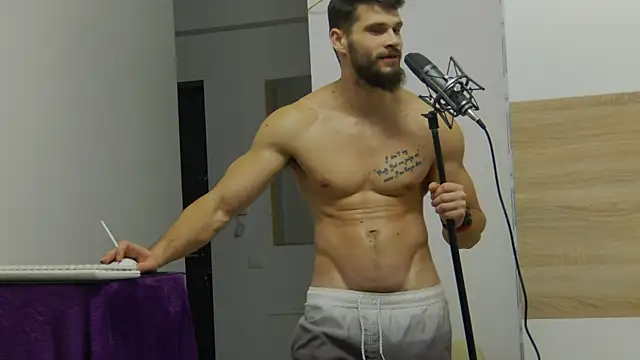 Snapshot of MauroTwin chatting on February 9, 9:06 pm MauroTwin online show from February 9, 9:06 pm