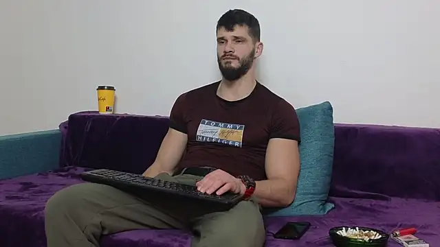 Snapshot of MauroTwin chatting on February 18, 7:19 pm MauroTwin online show from February 18, 7:19 pm