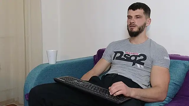 Snapshot of MauroTwin chatting on March 14, 6:07 pm MauroTwin online show from March 14, 6:07 pm