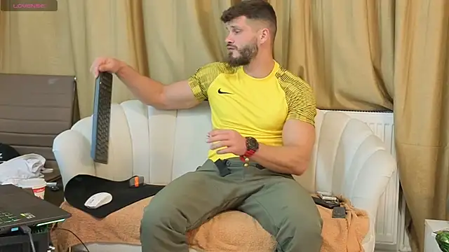 Snapshot of MauroTwin chatting on October 20, 6:52 pm MauroTwin online show from October 20, 6:52 pm