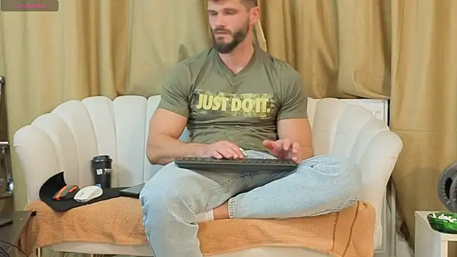 Snapshot of MauroTwin chatting on October 25, 5:08 pm MauroTwin online show from October 25, 5:08 pm