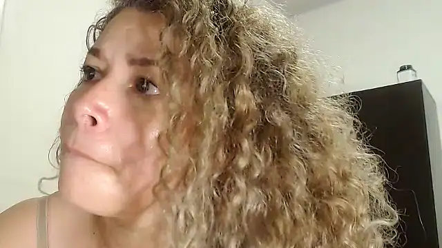 dalilasquirt1 online show from December 13, 4:11 am