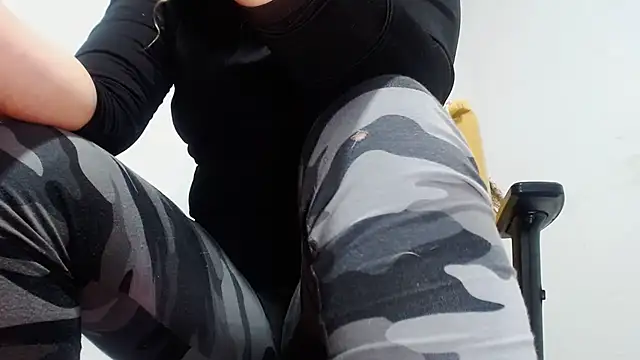 dalilasquirt1 online show from October 25, 11:40 am