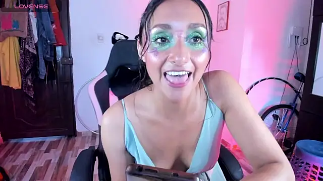 adrena 10 online show from April 9, 10:37 pm