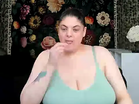 Snapshot of Exotic-Melons chatting on June 6, 11:31 pm Exotic-Melons online show from June 6, 11:31 pm