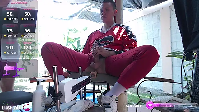 Snapshot of simon_and_david chatting on March 12, 5:28 pm simon and david online show from March 12, 5:28 pm