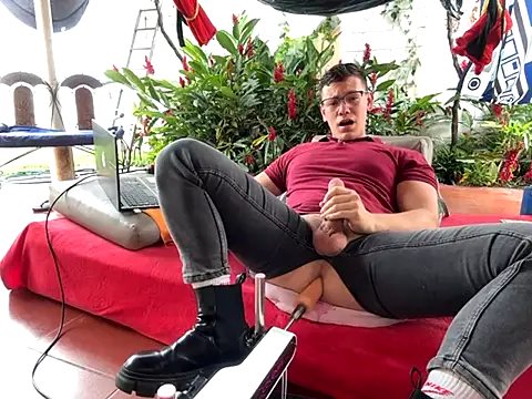 Snapshot of simon_and_david chatting on September 11, 8:20 pm simon and david online show from September 11, 8:20 pm