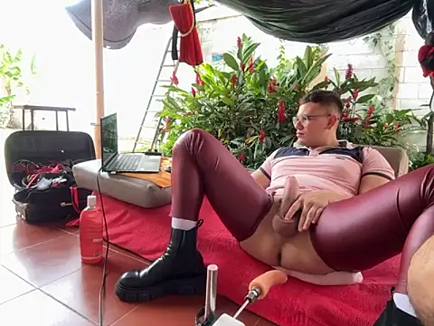 Snapshot of simon_and_david chatting on September 18, 4:31 pm simon and david online show from September 18, 4:31 pm