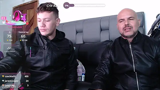 Snapshot of simon_and_david chatting on September 25, 8:18 am simon and david online show from September 25, 8:18 am