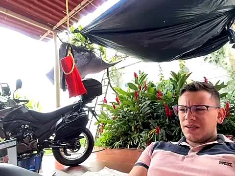 Snapshot of simon_and_david chatting on September 26, 7:18 pm simon and david online show from September 26, 7:18 pm