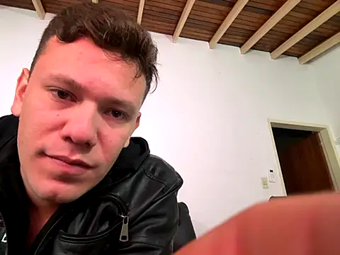 Snapshot of simon_and_david chatting on October 5, 10:02 am simon and david online show from October 5, 10:02 am