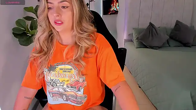 AmyWood online show from February 25, 6:39 pm