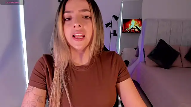 Snapshot of AmyWood chatting on June 13, 3:21 pm AmyWood online show from June 13, 3:21 pm