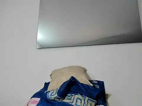 Snapshot of foxy-porn1 chatting on February 15, 11:47 pm foxy-porn1 online show from February 15, 11:47 pm