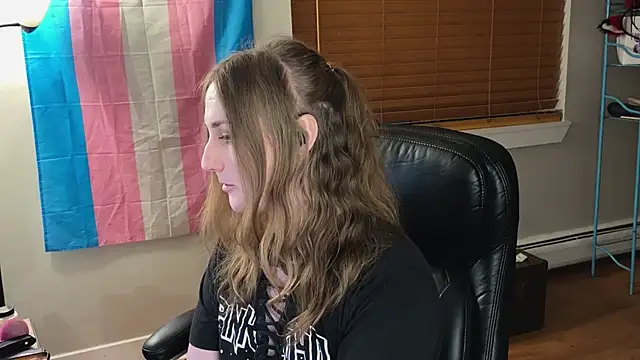 luluvaladon online show from September 26, 4:16 am