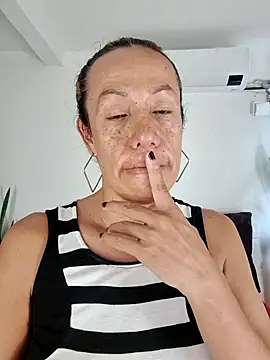 YOURSDEBORA online show from November 26, 7:04 pm