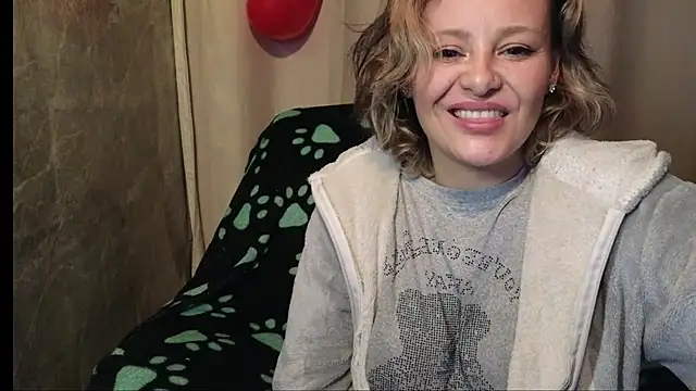 Snapshot of dagny-jo chatting on February 27, 2:42 am dagny-jo online show from February 27, 2:42 am