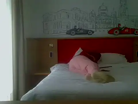 luanadigarda online show from February 6, 12:26 pm