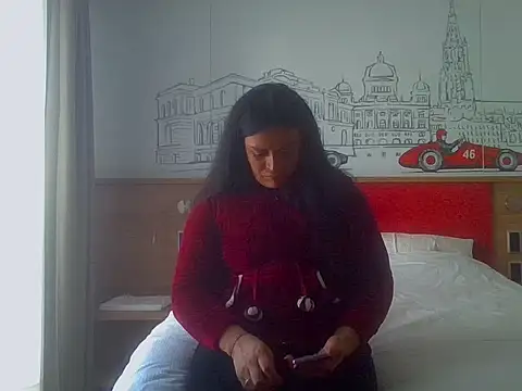 luanadigarda online show from February 9, 3:01 pm