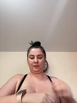 Snapshot of alisiaparril chatting on March 19, 8:12 am alisiaparril online show from March 19, 8:12 am