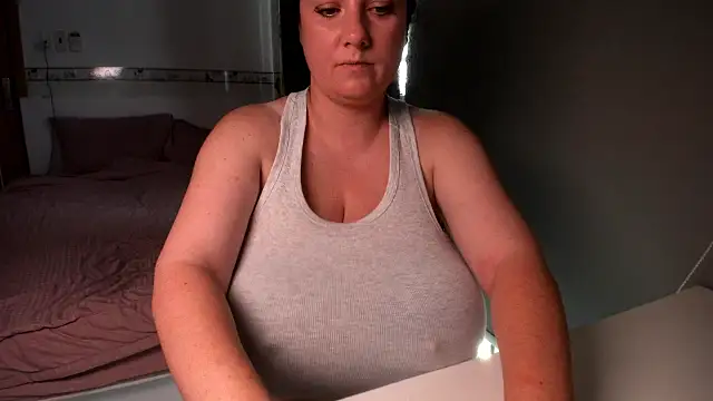 Snapshot of alisiaparril chatting on September 15, 5:18 am alisiaparril online show from September 15, 5:18 am