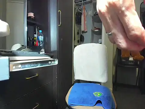 Angelchezcka online show from April 7, 6:47 am