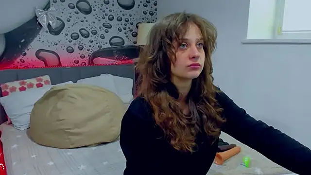 AlmaFancy online show from April 17, 5:21 am