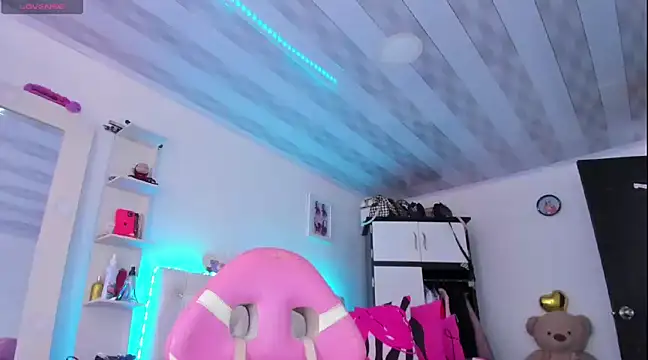 Snapshot of briitany_hot chatting on February 21, 8:05 pm briitany hot online show from February 21, 8:05 pm