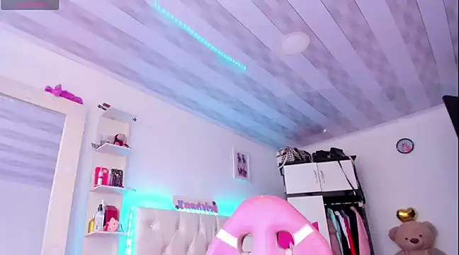 Snapshot of briitany_hot chatting on March 6, 4:49 pm briitany hot online show from March 6, 4:49 pm