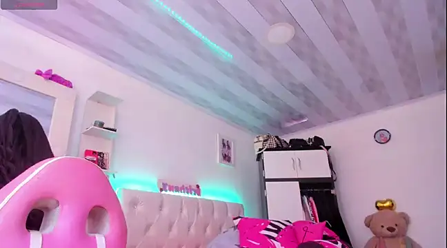 Snapshot of briitany_hot chatting on March 11, 6:30 pm briitany hot online show from March 11, 6:30 pm